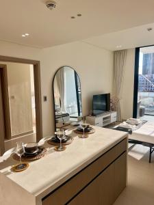 Elegant Dubai Stay Pool, Gym, Padel & Concierge