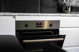 Spacious 4-Bed Apartment · Sleeps 9 · Cit… - 21081