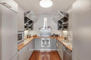 Skyline 127m Residence with Terrace - Prague Castle View