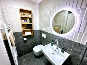 Olive City Studio with kitchen