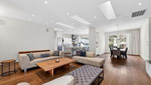 Casa Sonoma by AvantStay Private Pool Hot Tub Theater Minutes to Sonoma Plaza Top Wineries