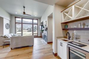 5 Mi to Flathead River Serene Mountain-View Gem!