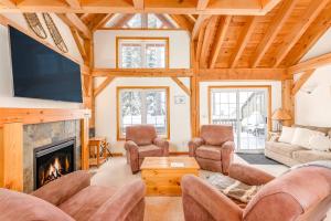 Alpine Timber Luxury Chalet wHot Tub