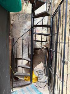 Quarto com banheiro privativo a 2km do centro