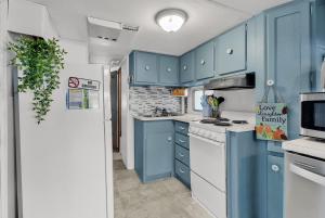 Ocean Lakes Comfy Cottage Steps to Beach Waterpark