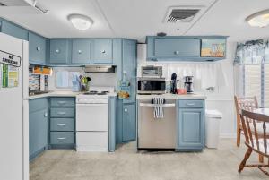 Ocean Lakes Comfy Cottage Steps to Beach Waterpark