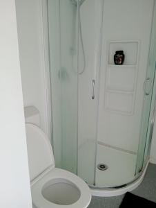 Budget shared accommodation holiday room spring city