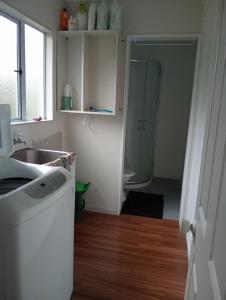 Budget shared accommodation holiday room spring city