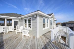 Sunshine: Semi-oceanfront, private pool, hot tub, ocean view