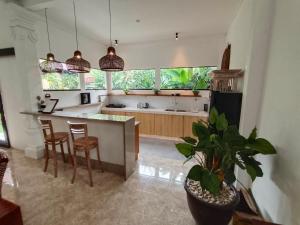 Villa MONTI - LEGIAN - SEMINYAK - Lovely 2 Bedroom Villa - Great Location !