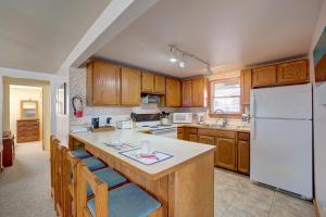 AV208 Whale Inn 208