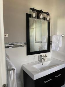 Modern cozy gorgeous townhouse