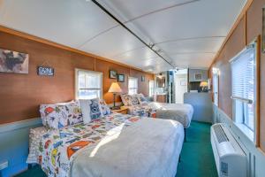 Mountain-View Cupola Caboose Near Alder Lake!