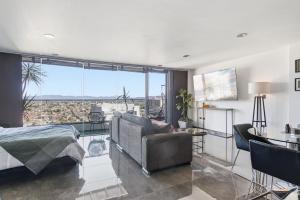 24k Propiedades Luxury Hilltop Loft Balcony with Panoramic Views