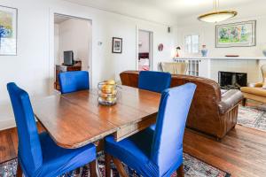 Near Restaurants and Light Rail Phoenix Getaway!