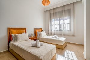 Relaxing stay with pool & secure parking