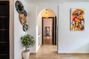 Relaxing stay with pool & secure parking