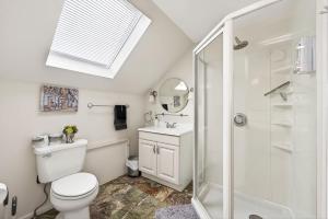 Upper Apt 5 Min to Holiday Valley 2 King Beds