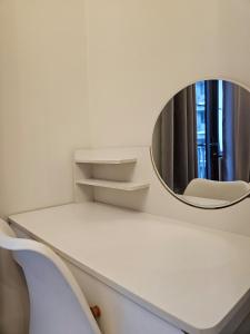 Shore 2 Tower 2 Pool View 1BR near MOA and NAIA Shore003