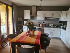 Large 4-room apartment between Switzerland and France