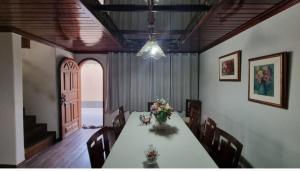 SOBRADO MOTO GP GOIÂNIA 2026 - 4 SUÍTES e PISCINA A 6KM DO AUTÓDROMO