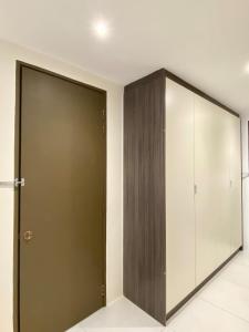 The Podium-Free 1 Parking-6 Pax-D363A-Studio