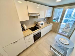 Bright 2 Bedroom Flat - 7th Floor - Prime Location