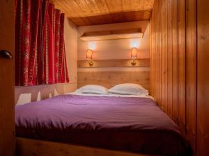 Roulotte confortable avec terrasse pour 4 personnes - API-1-52-1491