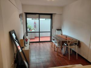 Departamento 1ambiente con patio zona Guemes Aldrey