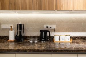 Stylish 3BR Central Stay Near Airport