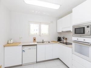 Casa acogedora con jardín privado, cerca de la playa, 3 pisos, garaje y capacidad para 7 personas - HISP-233-554