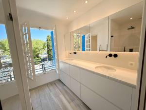 Maison Rénovée, Climatisée, Jardin, Amarrage Privé - FR-1-868-36