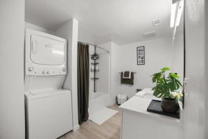 Modern Lux Midrise Stadium & Downtown Views