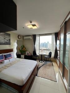 Great View at Pioneer Mandaluyong Free Pool Gym Netflix HBO Max Prime Kids Play Room Fast Wifi Sunshine 100 T3 38th