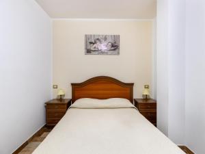 Apartment with veranda and private parking img12