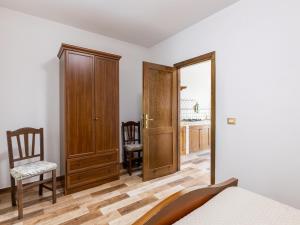 Apartment with veranda and private parking img8