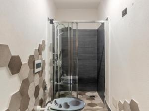 Apartment with veranda and private parking img15