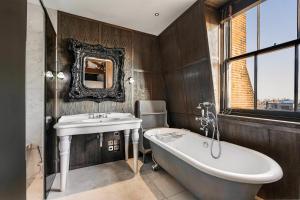 Cadogan Square 3-Bed - Prime Location at Chelsea