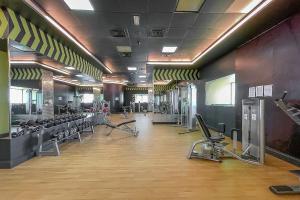 Free housekeeping visits during your stay - StayShort - Modern 1BR Stay at Elite Tower Dubai Marina