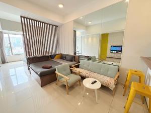 Remarkable Service Apartment By Me In Rivergate Building