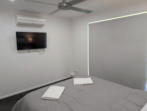 Modern 3-Bedroom Comfort in Oxenford, 5 minutes from Movie World