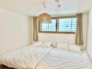 CREAM CHACHA STAY Hongdae Station 3min walk