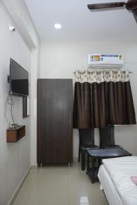 Indira Deluxe Lodge