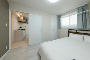 LIVION V Hatagaya by Tranova