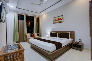 Super OYO Townhouse Gomti Nagar Sector 1 Formerly The Gahmar Inn