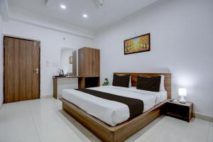 Super OYO Townhouse Gomti Nagar Sector 1 Formerly The Gahmar Inn