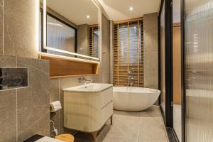 PRAIA Residence 4BR - Bangtao