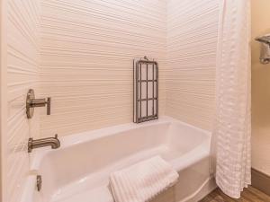 The Hanford Hotel, an Ascend Collection Hotel