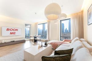StayShort - Stylish 2BR Apartment in Downtown Sleeps 4