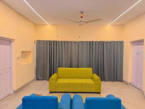 Huge Patliputra Colony Bungalow 3 & half BHK , Breakfast
